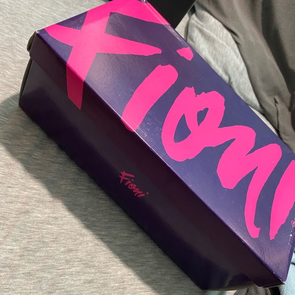 Fioni Sandals. Size 6 - Picture 6 of 6